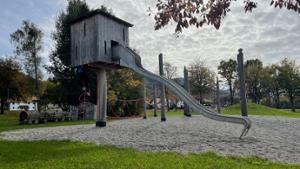 street furniture, richter spielgeraete gmbh, cena aktualna, drewno ze zrównoważonej gospodarki leśnej z certyfikatem 70 % pefc 08.260.713, urządzenie atestowane przez tuv sud i zgodne z normą en 1176., wsu ≤ 3.00