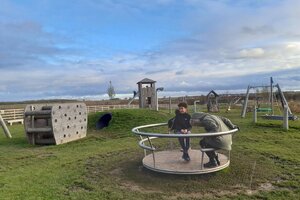 street furniture, richter spielgeraete gmbh, cena aktualna, drewno ze zrównoważonej gospodarki leśnej z certyfikatem 70 % pefc 08.260.713, urządzenie atestowane przez tuv sud i zgodne z normą en 1176.