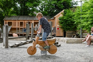 mała architektura, richter spielgeraete gmbh, cena aktualna, klejony wododporny modrzew alpejski pefc (element montowany na kotwach ze stali cynkowanej ogniowo), urządzenie atestowane przez tuv sud i zgodne z normą en 1176.