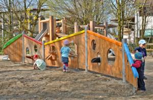 [translation-not-found:street-furniture], richter spielgeraete gmbh, 3d, cena aktualna, drewno ze zrównoważonej gospodarki leśnej z certyfikatem 70 % pefc 08.260.713, klejony wododporny modrzew alpejski pefc (element montowany na kotwach ze stali cynkowanej ogniowo), zabawa z wodą