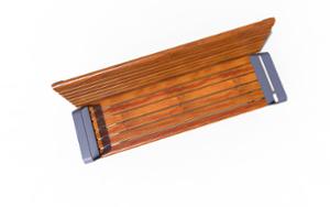 [translation-not-found:street-furniture], ławka, aluminium, meble dla warszawy, odlew aluminiowy, oparcie z drewna, podłokietnik, siedzisko z drewna