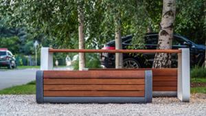 [translation-not-found:street-furniture], ławka, beton, beton architektoniczny, gniazdo 230v i/lub usb, ładowarka qi/indukcyjna, oparcie z drewna, podświetlenie led, siedzisko z drewna, stacja wifi