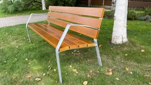 [translation-not-found:street-furniture], ławka, podłokietnik
