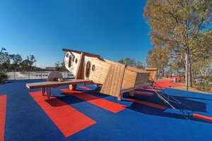 [translation-not-found:street-furniture], richter spielgeraete gmbh, cena aktualna, drewno ze zrównoważonej gospodarki leśnej z certyfikatem 70 % pefc 08.260.713, klejony wododporny modrzew alpejski pefc (element montowany na kotwach ze stali cynkowanej ogniowo), urządzenie atestowane przez tuv sud i zgodne z normą en 1176.