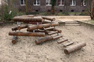 [translation-not-found:street-furniture], richter spielgeraete gmbh, cena aktualna, drewno ze zrównoważonej gospodarki leśnej z certyfikatem 70 % pefc 08.260.713, urządzenie atestowane przez tuv sud i zgodne z normą en 1176., wsu≤ 2.00 m