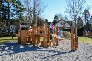 [translation-not-found:street-furniture], richter spielgeraete gmbh, cena aktualna, drewno ze zrównoważonej gospodarki leśnej z certyfikatem 70 % pefc 08.260.713, urządzenie atestowane przez tuv sud i zgodne z normą en 1176.