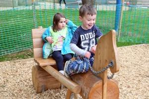 [translation-not-found:street-furniture], richter spielgeraete gmbh, cena aktualna, drewno ze zrównoważonej gospodarki leśnej z certyfikatem 70 % pefc 08.260.713, urządzenie atestowane przez tuv sud i zgodne z normą en 1176.