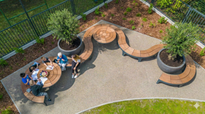 [translation-not-found:street-furniture], ława, po łuku / okrągła, stół, stolik, komplet piknikowy, dzieci, zielona klasa