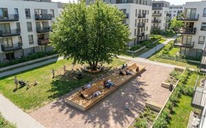 straatmeubilair, bank, zitbanken, beton, glad beton, dubbelzijdig, chaise longue, moduleerbaar, houten rugleuning, houten zitting, kleine tafel