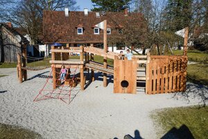 straatmeubilair, richter spielgeraete gmbh, cena aktualna, drewno ze zrównoważonej gospodarki leśnej z certyfikatem 70 % pefc 08.260.713, urządzenie atestowane przez tuv sud i zgodne z normą en 1176.
