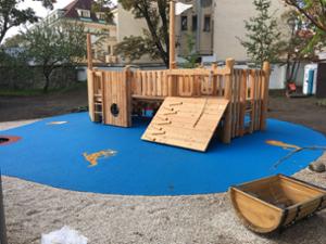 mobilier stradal, richter spielgeraete gmbh, cena aktualna, drewno ze zrównoważonej gospodarki leśnej z certyfikatem 70 % pefc 08.260.713, urządzenie atestowane przez tuv sud i zgodne z normą en 1176.