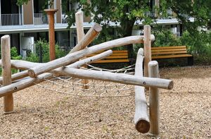 mobilier stradal, richter spielgeraete gmbh, cena aktualna, drewno ze zrównoważonej gospodarki leśnej z certyfikatem 70 % pefc 08.260.713, urządzenie atestowane przez tuv sud i zgodne z normą en 1176., wsu ≤ 3.00, wsu≤ 2.00 m