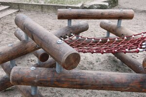 mobilier stradal, richter spielgeraete gmbh, cena aktualna, drewno ze zrównoważonej gospodarki leśnej z certyfikatem 70 % pefc 08.260.713, urządzenie atestowane przez tuv sud i zgodne z normą en 1176., wsu≤ 2.00 m
