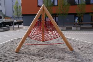 mobilier stradal, richter spielgeraete gmbh, cena aktualna, drewno ze zrównoważonej gospodarki leśnej z certyfikatem 70 % pefc 08.260.713, urządzenie atestowane przez tuv sud i zgodne z normą en 1176., wsu≤ 2.00 m