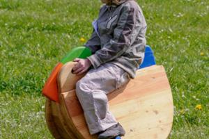 mobilier stradal, richter spielgeraete gmbh, cena aktualna, drewno ze zrównoważonej gospodarki leśnej z certyfikatem 70 % pefc 08.260.713, urządzenie atestowane przez tuv sud i zgodne z normą en 1176.
