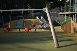 gatumöbler, richter spielgeraete gmbh, cena aktualna, drewno ze zrównoważonej gospodarki leśnej z certyfikatem 70 % pefc 08.260.713, klejony wododporny modrzew alpejski pefc (element montowany na kotwach ze stali cynkowanej ogniowo), urządzenie atestowane przez tuv sud i zgodne z normą en 1176.