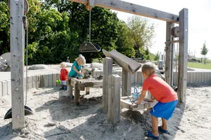 gatumöbler, richter spielgeraete gmbh, 3d, cena aktualna, drewno ze zrównoważonej gospodarki leśnej z certyfikatem 70 % pefc 08.260.713, urządzenie atestowane przez tuv sud i zgodne z normą en 1176., urządzenie dla niepełnosprawnych użytkowników